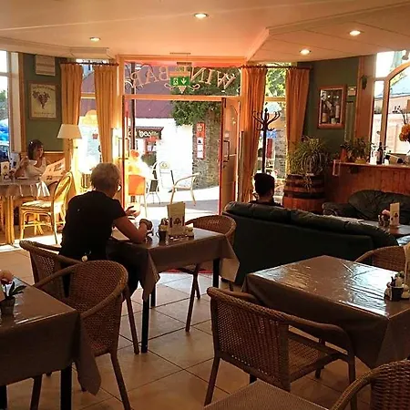 Hotel O Donovans 2*