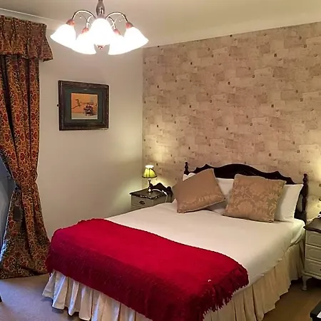 Hotel O Donovans 2*