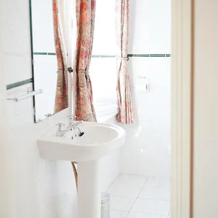 Ξενοδοχείο O Donovans 2*