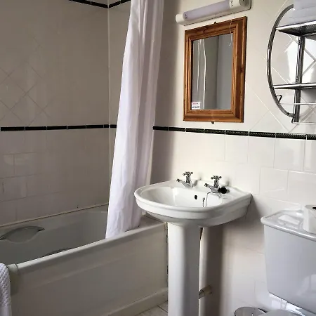 O'donovan's Hotel 2*