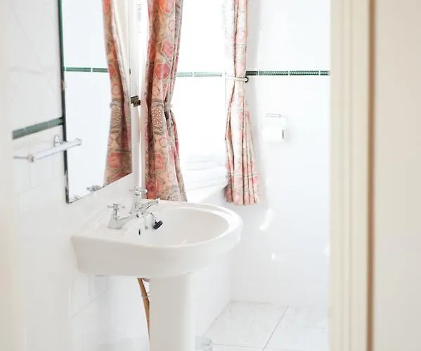 호텔 O Donovans 2*